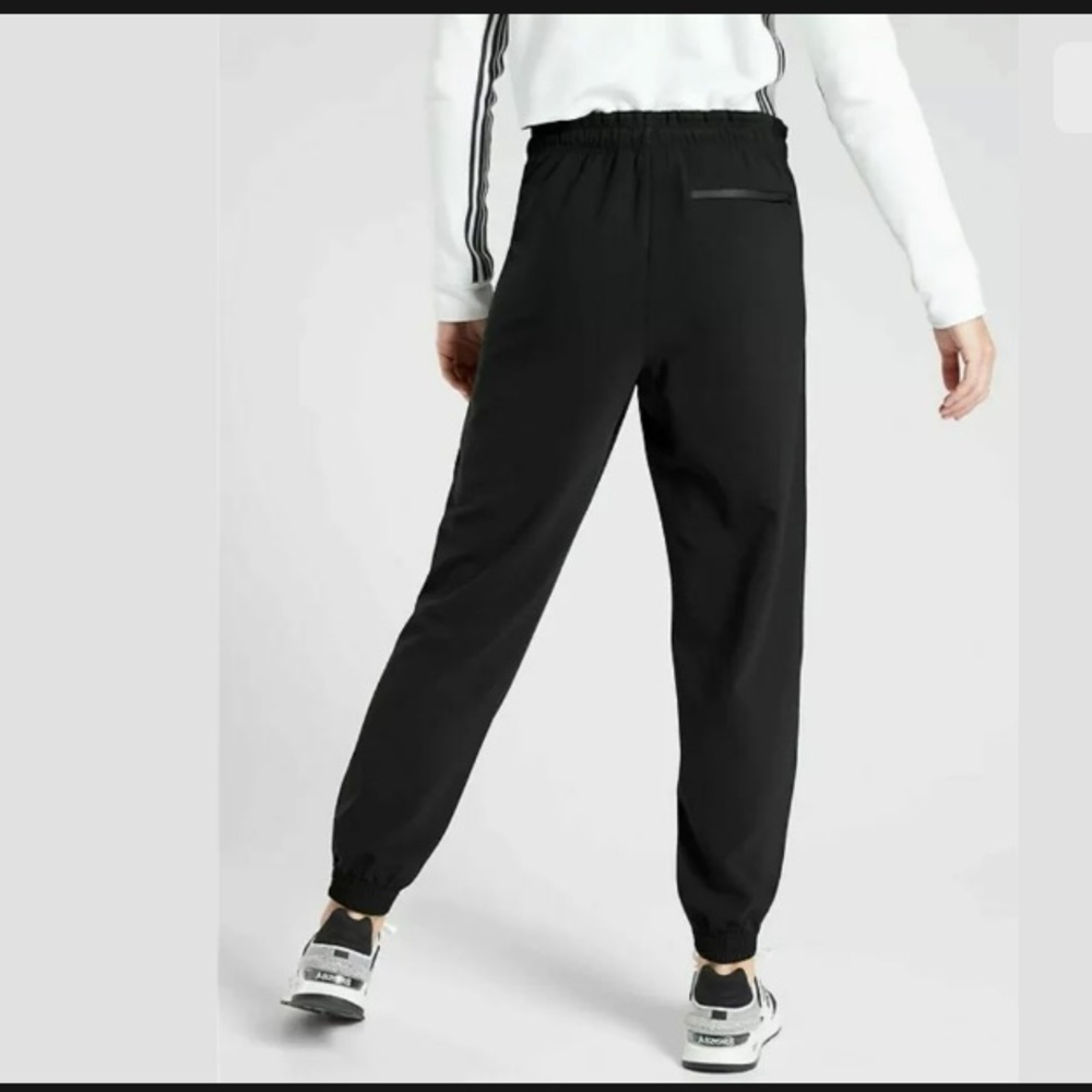 ATHLETA Metropolis Jogger Black NWT - Picture 2 of 3